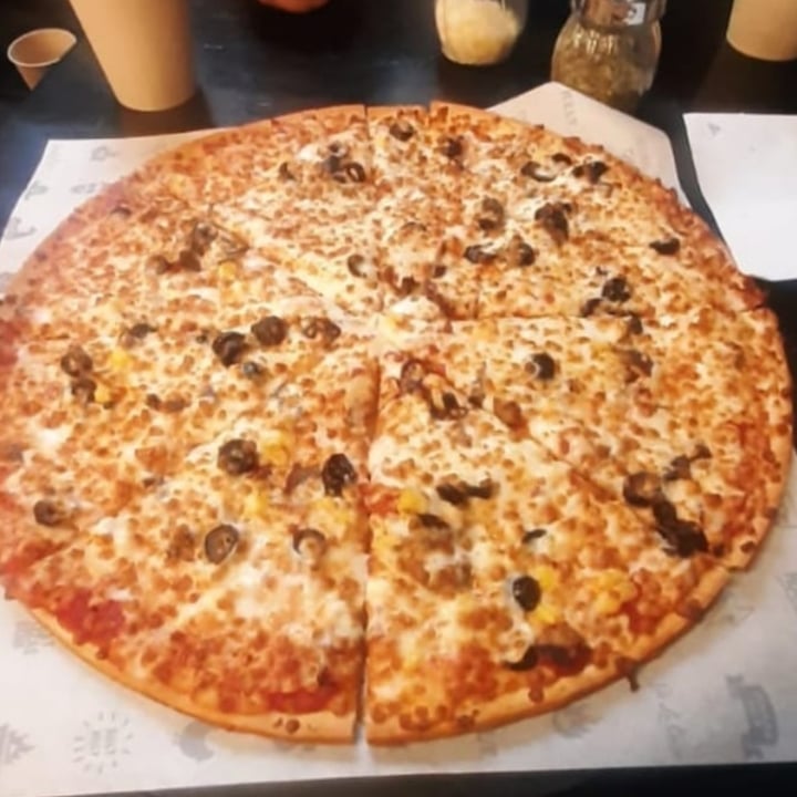review photo of Melt Pizzas Vegana shared by @camila-andrea on 16 Mar 2021 - review
