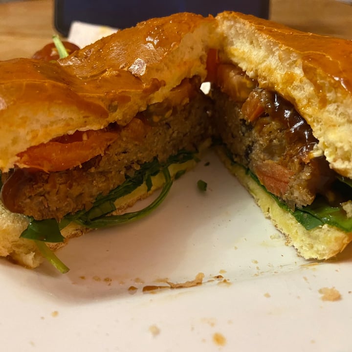 photo of Tesco Plant Chef 2 BBQ Jackfruit Burgers shared by @petermcgill on  15 Jun 2021 - review