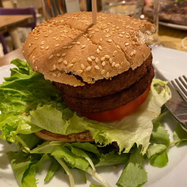 「Hamburger Vegano (Veganizzato)」の料理の写真