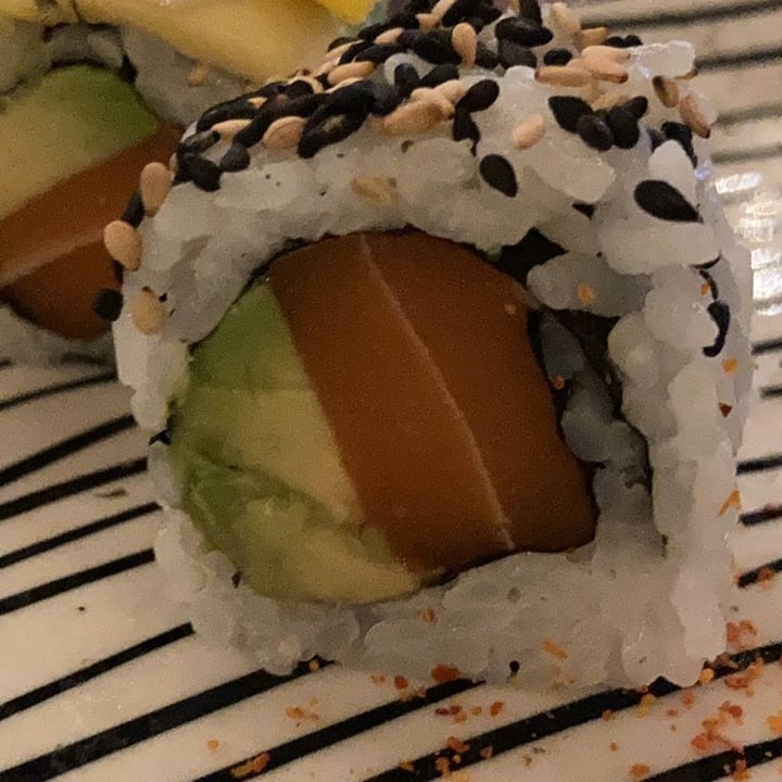 photo of Mun Sushi Bar - Roma Salmon vegan roll shared by @arivegs on  15 Jun 2022 - review