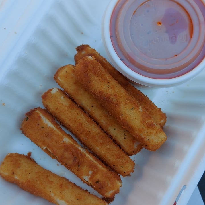 photo of Rollin' Pizza Inc. Vegan Mozza Sticks shared by @svraphael88 on  21 Oct 2021 - review