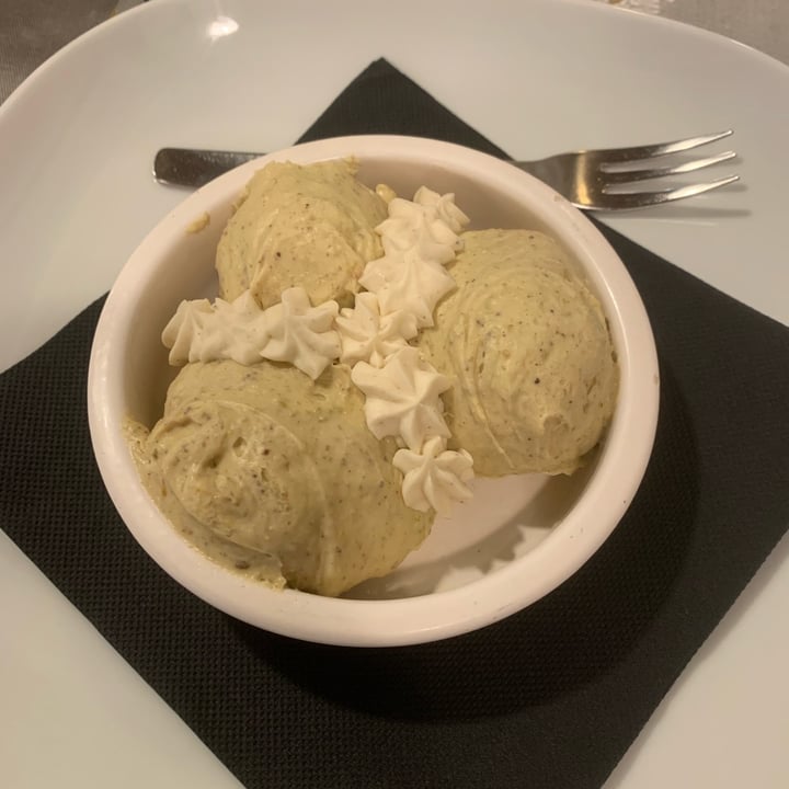 photo of Ristorante Vegano Biologico La Lanterna Profiterole al cioccolato bianco shared by @cecitritto on  21 Mar 2022 - review