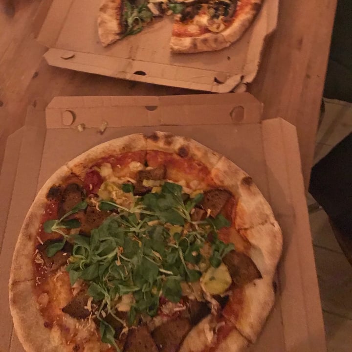 review photo of Plads'n Seitan pizza shared by @tofuline on 20 Dec 2020 - review