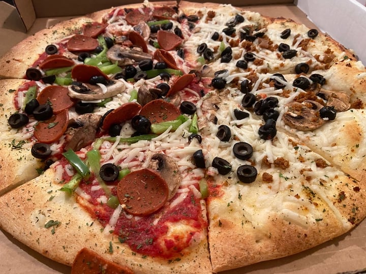 photo of Pi Vegan Pizzeria Pepperoni plus shared by @veganjessica on  26 Apr 2020 - review