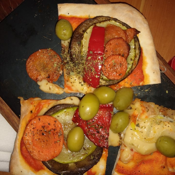 photo of Triumph Café Ushuaia Pizza De Vegetales shared by @muel on  26 Jul 2021 - review