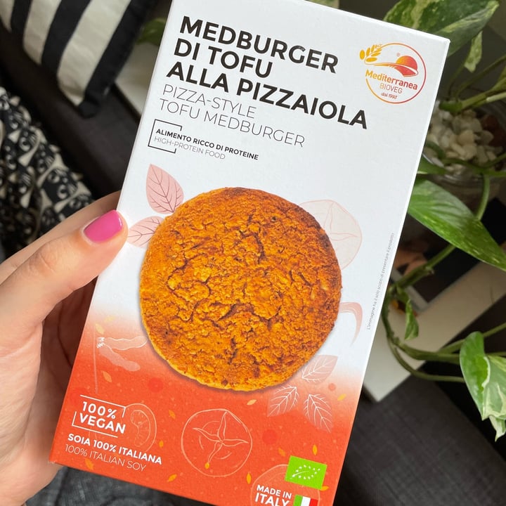 photo of Mediterranea BioVeg Medburger Di Tofu Alla Pizzaiola shared by @laricettaveg on  19 Feb 2022 - review