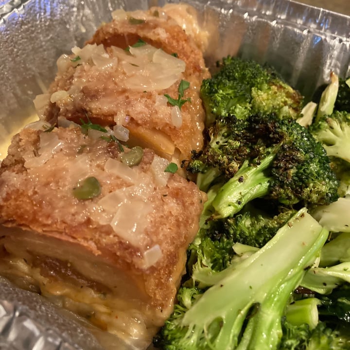 photo of The Herbivorous Butcher Hot Chicken Cordon Bleu shared by @compassionatekisses on  15 Apr 2022 - review
