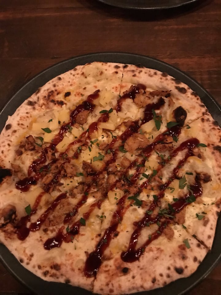 photo of Red Sparrow Pizza Chicken and Pineapple Pizza shared by @tenayagray on  16 Aug 2019 - review