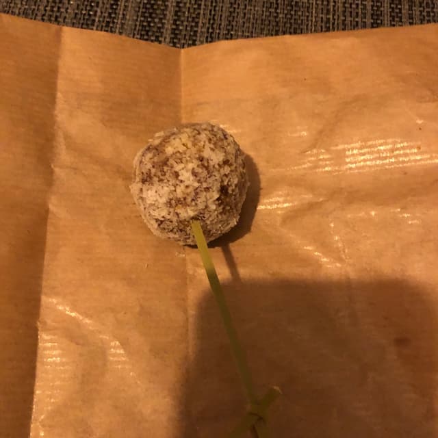 Foto del piatto “Coconut ball de cacao”