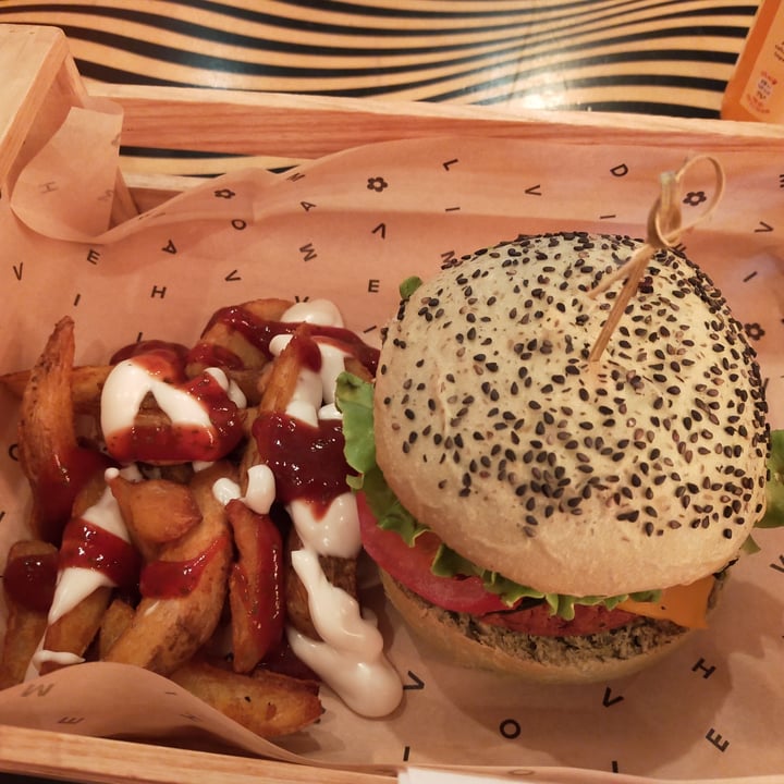 photo of Flower Burger Jungle Burger shared by @greengiu on  15 Jun 2022 - review