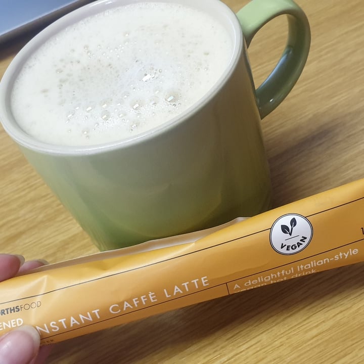 photo of Woolworths Food Vegan Instant Café Latte shared by @elanareneekotze on  01 Mar 2022 - review