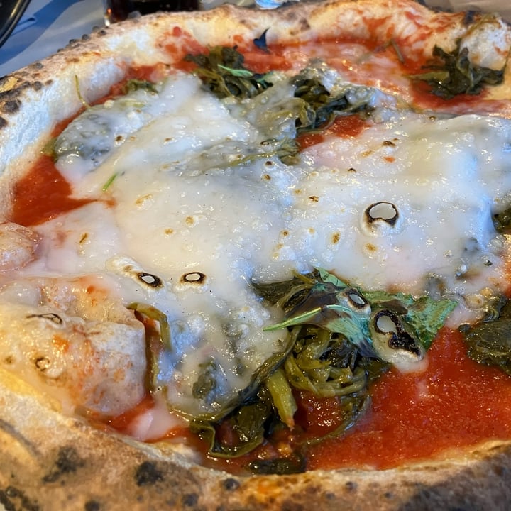 photo of Ristorante Pizzeria L'Escalier Pizza Con Formaggio Vegan shared by @rosalacinesa on  23 Aug 2022 - review