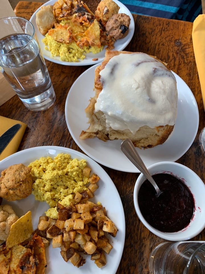 photo of fig + farro Giant Blueberry Cinnamon Roll shared by @plantbasedsusan on  24 Mar 2020 - review