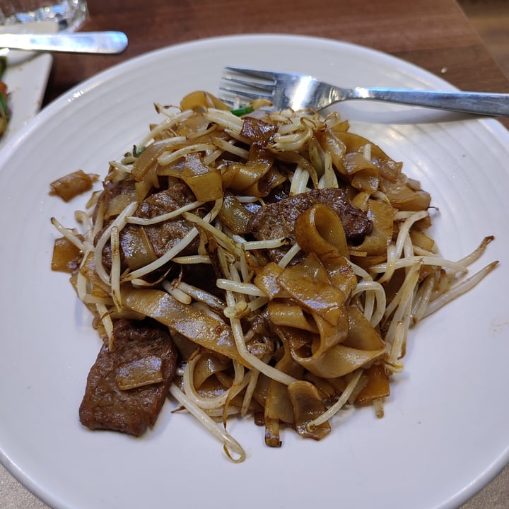 photo of Vegan Planet Stir Fried Beef Ho Fun shared by @sopheen on  21 Mar 2022 - review