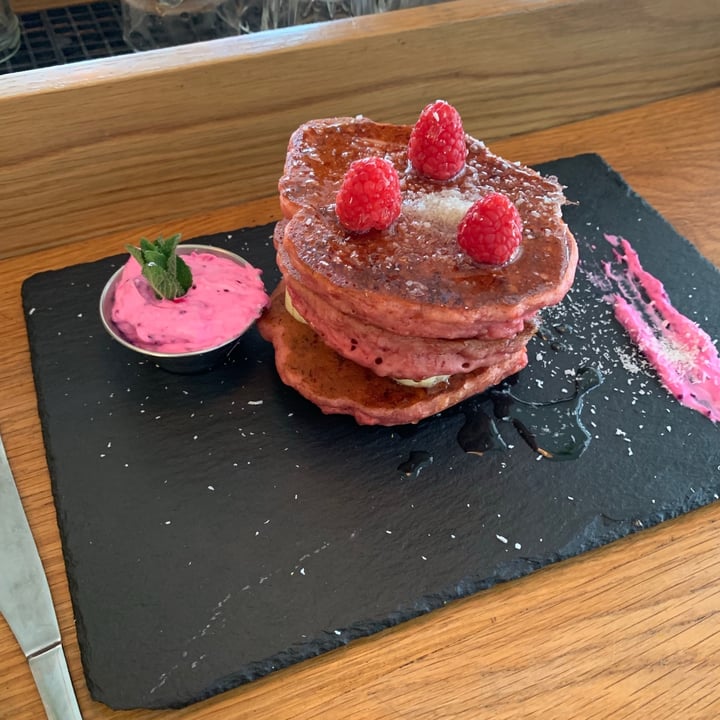 review photo of Scheckter's RAW Gourmet Quinoa Flapjacks shared by @sashastardust on 26 Aug 2020 - review