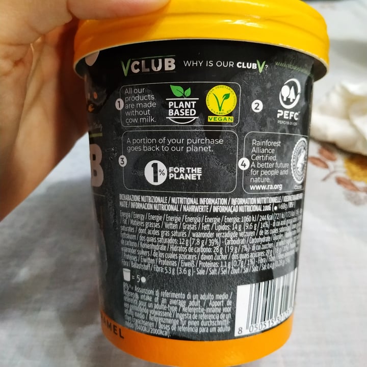 photo of VClub Gelado de caramelo salgado e macadâmia shared by @martarosario17 on  23 Jul 2022 - review