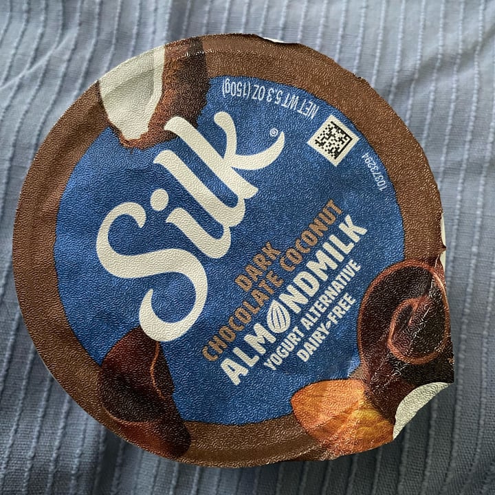 photo of Silk Almondmilk Coconut Chocolate Yogurt Alternative shared by @polilla on  12 Jun 2022 - review