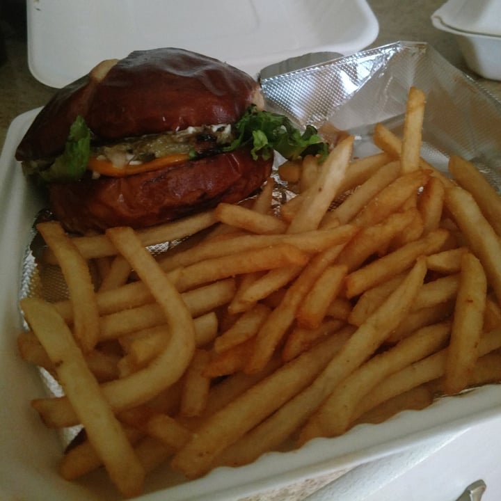 photo of Trio Plant-based Fiesta Beyond Burger shared by @iszy on  24 May 2020 - review
