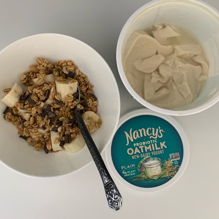 photo of Nancy's Yogurt Probiotic Oatmilk Non-Dairy Yogurt Plain shared by @hereforareason on  17 Nov 2021 - review