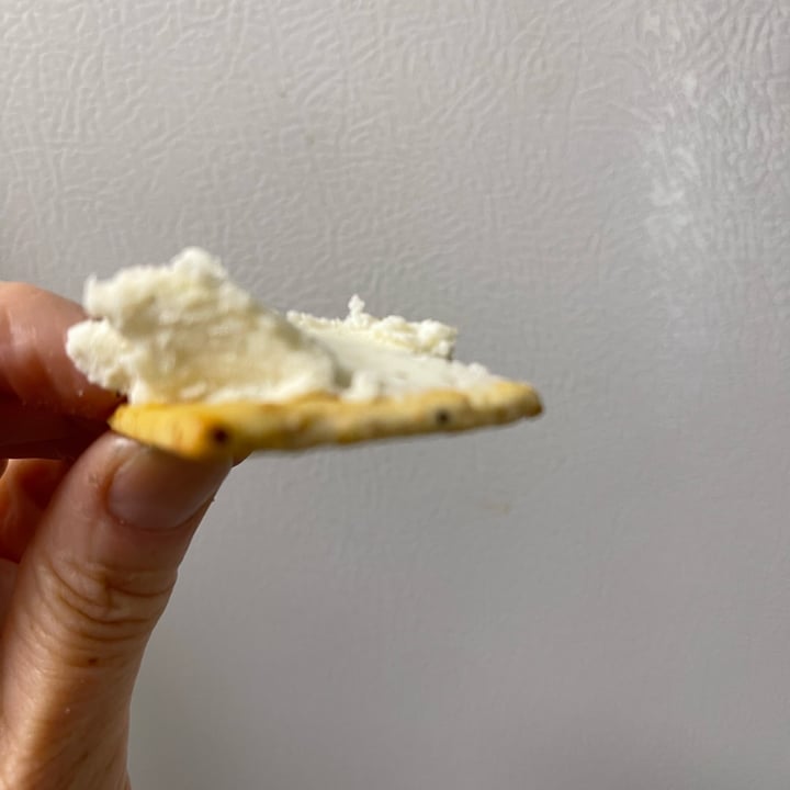 photo of Trader Joe's Everything But The Bagel Seasoned Bite Sized Crackers shared by @triciaa on  16 May 2022 - review