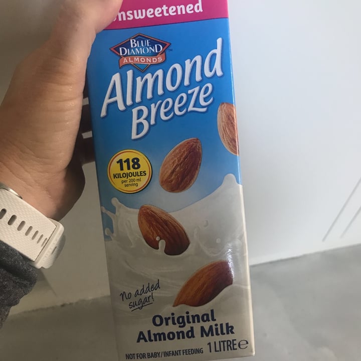 photo of Blue Diamond Unsweetened Almond Milk Original shared by @jacquivzyl on  28 Jul 2020 - review