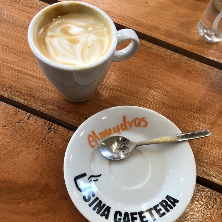 photo of Usina Cafetera Café Con Leche De Almendras shared by @florgotkin on  31 Aug 2021 - review