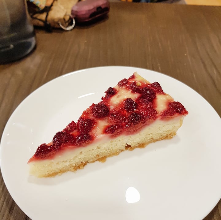 photo of Everyday Vegan Cafe Raspberry Hazelnut Tart shared by @byobottlesg on  04 Apr 2021 - review
