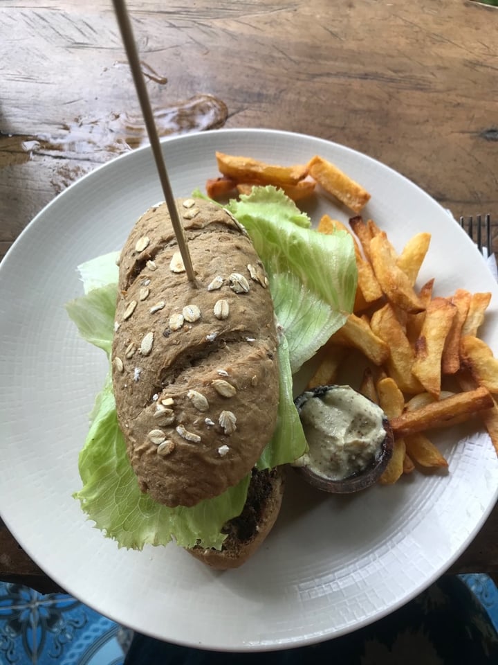 review photo of Blue Earth Village Quinoa Mushroom Burger shared by @kindtree on 20 Feb 2020 - review