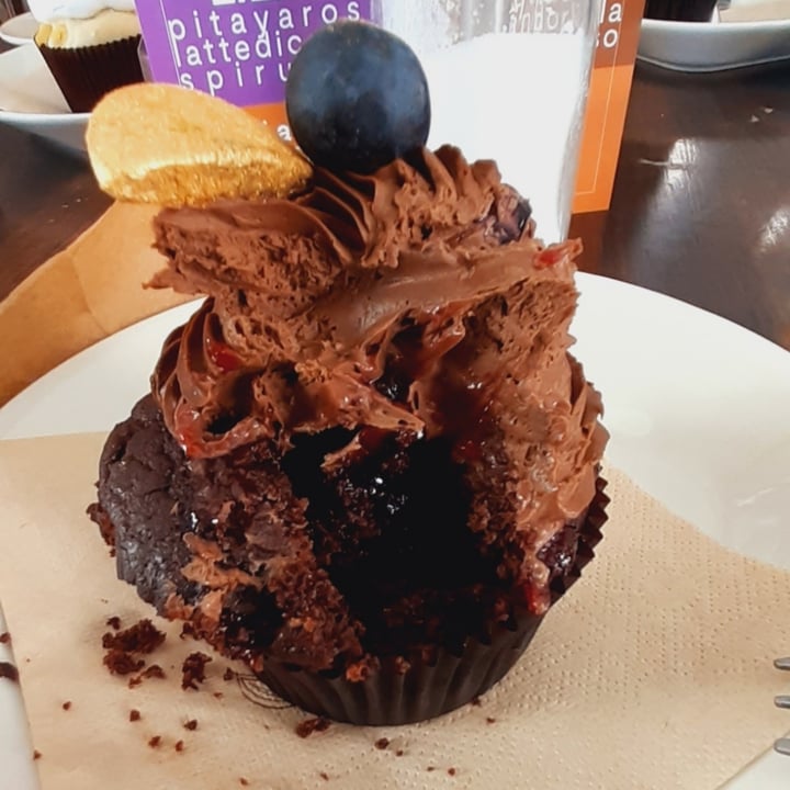 photo of Tauer Bakery Cupcake Foresta Nera shared by @rawnen on  20 Jun 2022 - review