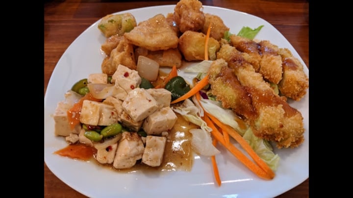 review photo of V.L.C. Vegan Eatery Combo of 3 dishes shared by @gulliver on 07 Apr 2020 - review