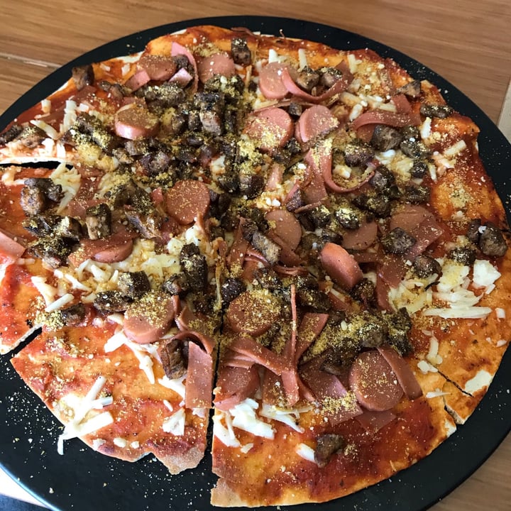 photo of Herbívoro No-Meat Lover’s Pizza shared by @lunapimentel on  18 Aug 2020 - review