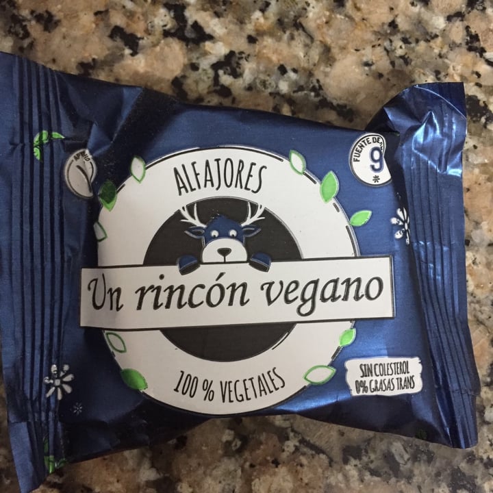 photo of Un Rincón Vegano Alfajor de Frutos del Bosque shared by @florcancrini on  16 Oct 2020 - review