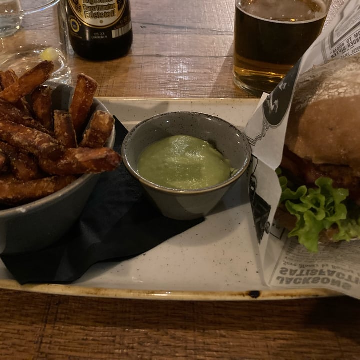 photo of Pims burger&more Burger Vegano shared by @giuliabarison on  20 Nov 2022 - review