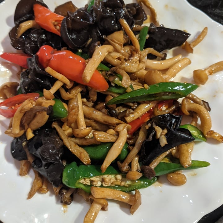 photo of 成都Chengdu Stir Fried Mushrooms shared by @ichomprotein on  02 Apr 2021 - review