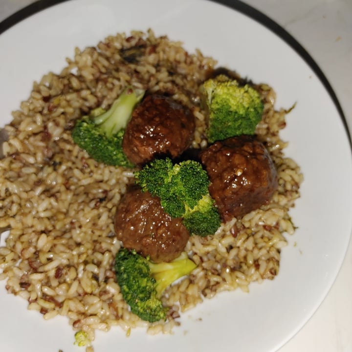 photo of Whole Foods Market Meatballs and broccoli shared by @romeoluv1 on  06 Dec 2021 - review