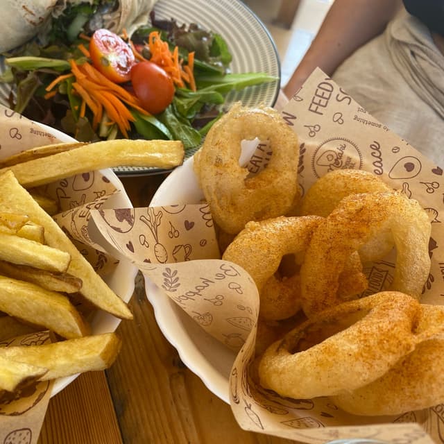 Foto do prato “Onion Rings in Paprika Salt”