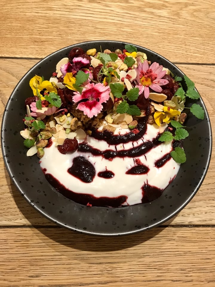 photo of Hot Numbers Coffee Granola shared by @camveg2020 on  17 Jan 2020 - review