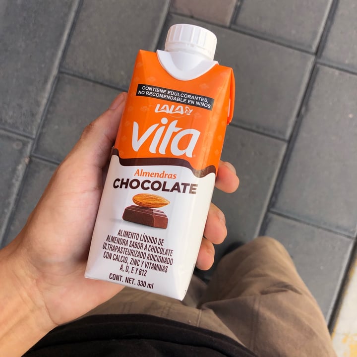 photo of Vita LALA Leche de almendra chocolate shared by @bluejavexx on  20 Aug 2021 - review