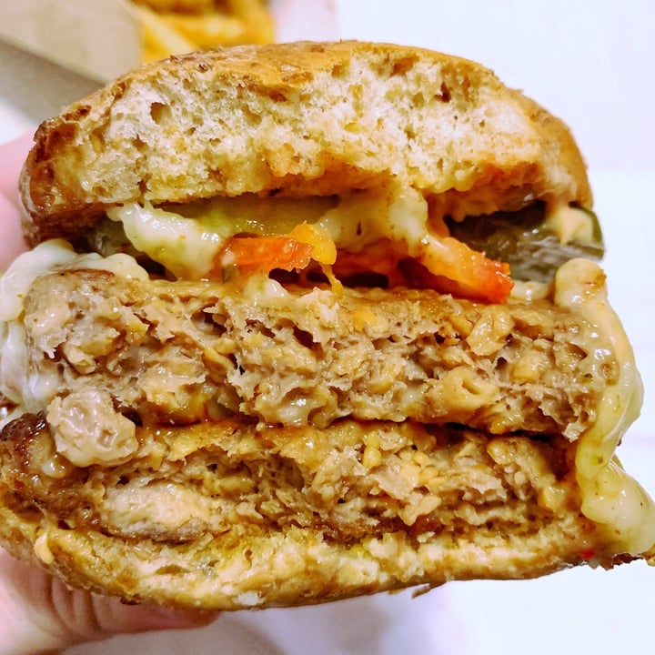 photo of Next Level Burger Brooklyn Classic Cheeseburger shared by @hugemittons on  22 Dec 2019 - review