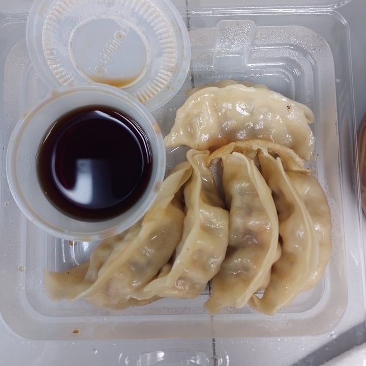 photo of V Ramen Gyozas shared by @maledictows on  22 Oct 2021 - review