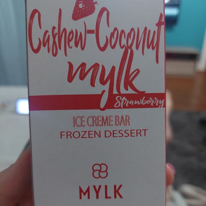review photo of Mylk Ice Cream Cashew coconut mylk strawberry shared by @lianapapa on 21 Oct 2021 - review