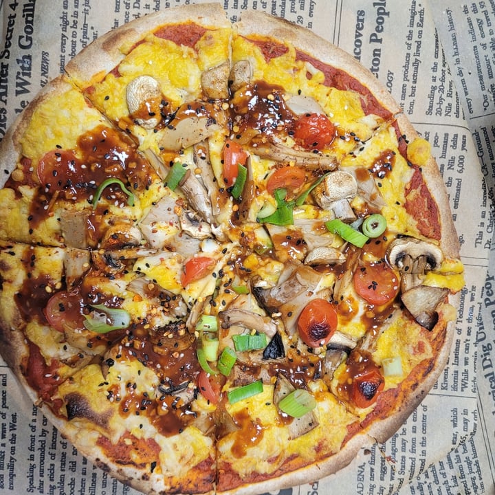 review photo of Vegan Streetfood Deli - Obs Sticky Asian BBQ Chick'n Pizza shared by @kellyno on 01 Nov 2022 - review