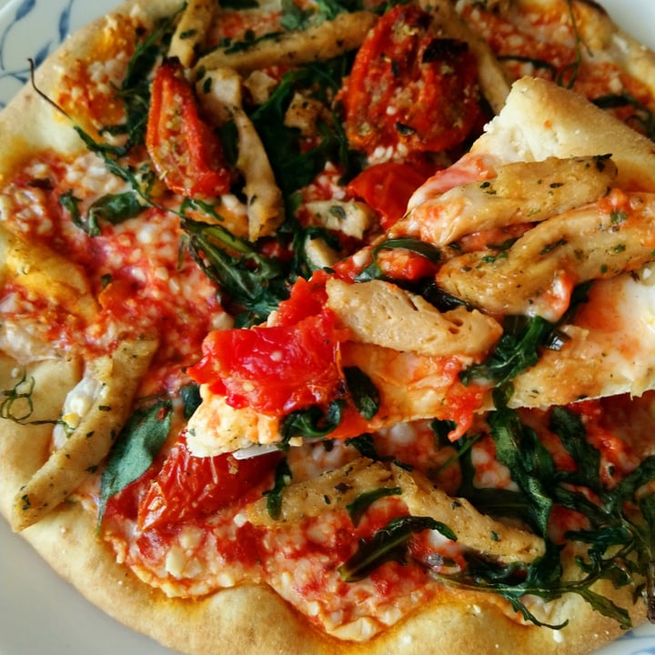 photo of Hacendado Vegan Pizza Rúcula & Tomate Seco shared by @veg-ana on  04 Jul 2021 - review