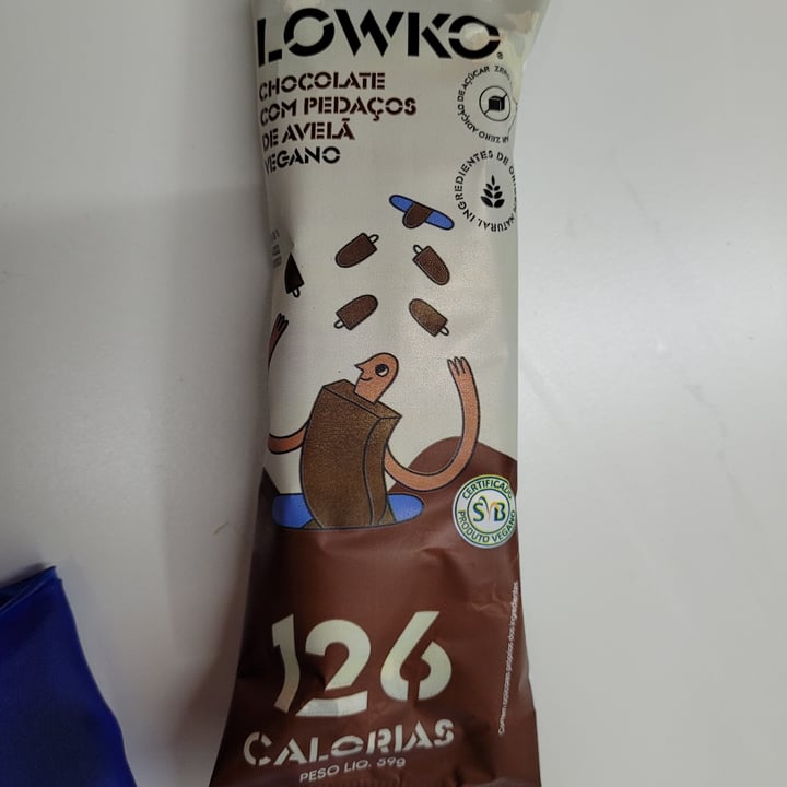 photo of Lowko picolé de chocolate com pedaços de avelã shared by @diogof on  31 Jul 2022 - review