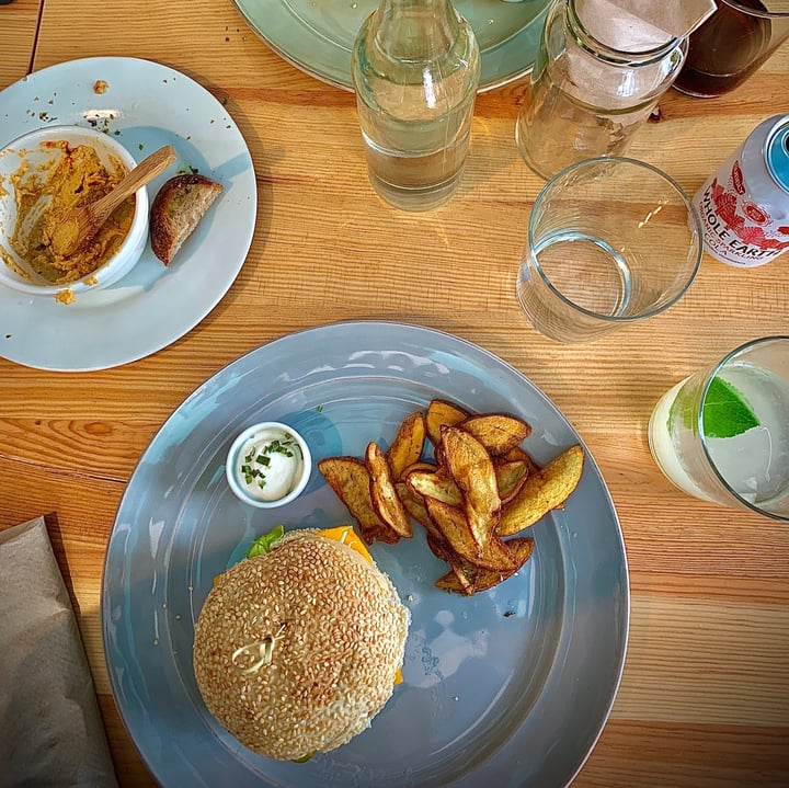 review photo of Kind Kitchen Beyond Burger shared by @toninavega on 03 Jun 2020 - review