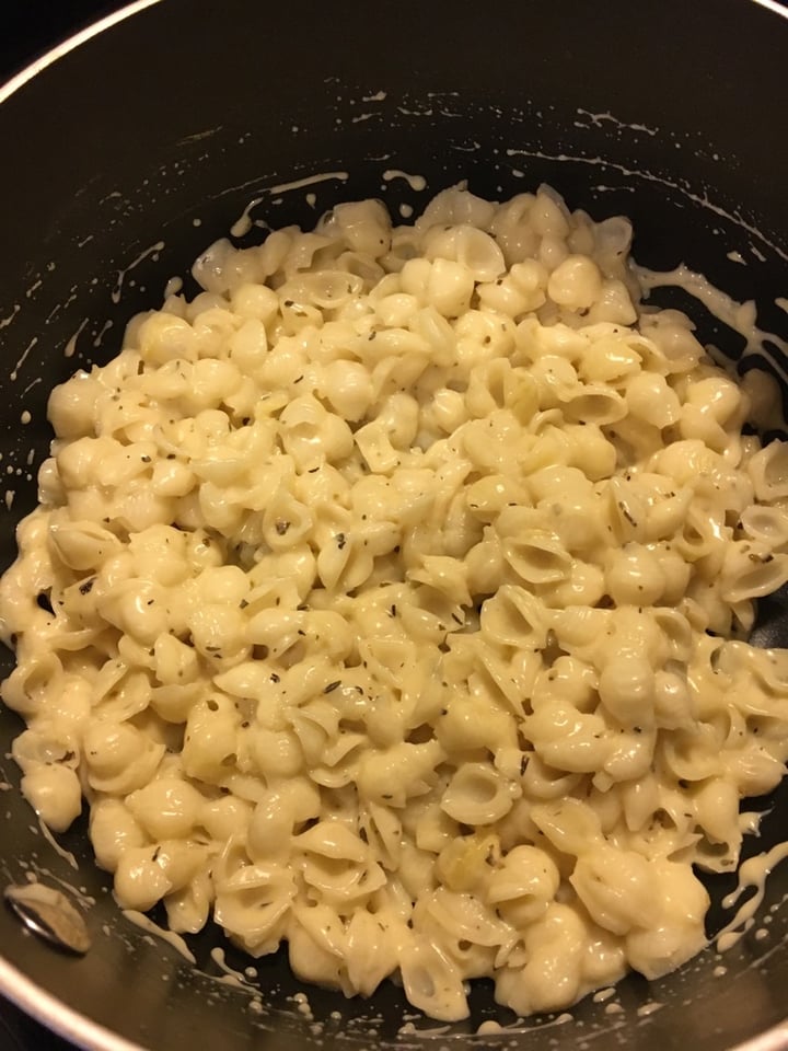review photo of Daiya Alfredo Style Deluxe Cheeze Sauce shared by @kenziisntcool on 25 Dec 2019 - review
