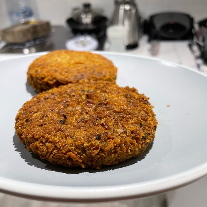 review photo of Woolworths Food Crumbed Vegetable Burgers shared by @jaxipop on 22 Feb 2022 - review