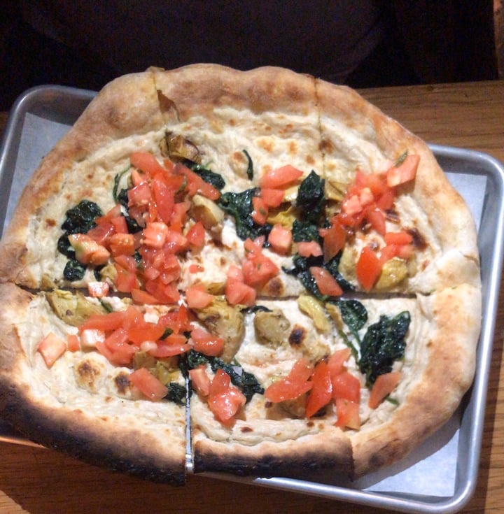 photo of Double Zero Creamy Artichoke Pizza shared by @veggieprincess on  27 Feb 2020 - review