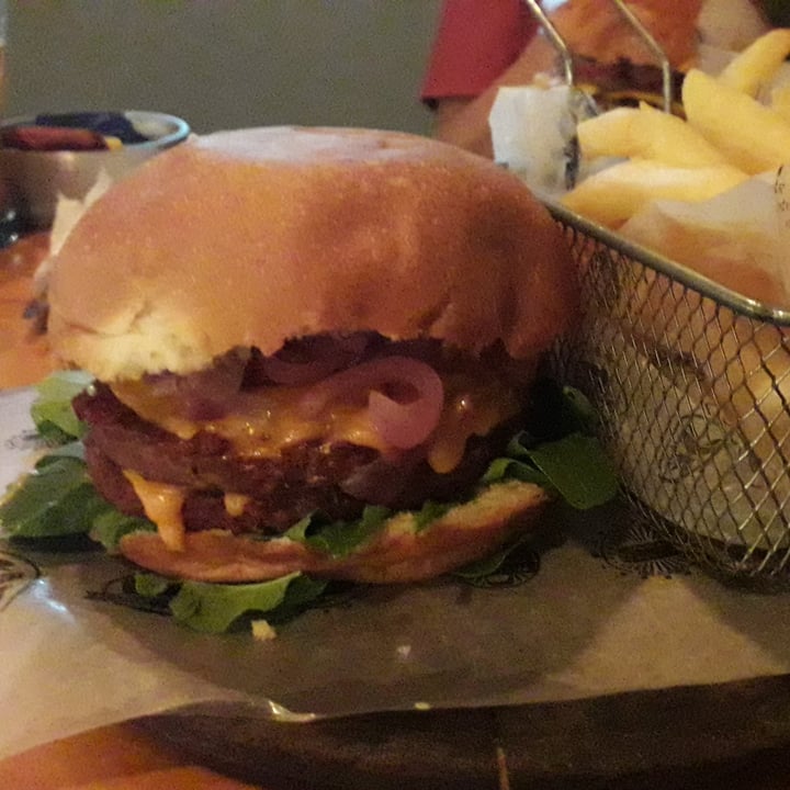 photo of Brewer Restaurant Y Bar Not Burger Doble + Papas Fritas shared by @alovespink on  28 Dec 2021 - review