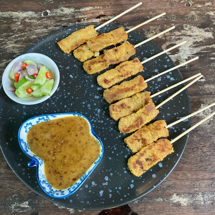 photo of Loving Hut Pakchong Vegan Pork Satay With Peanut Sauce shared by @alytevasin7 on  24 Jun 2022 - review